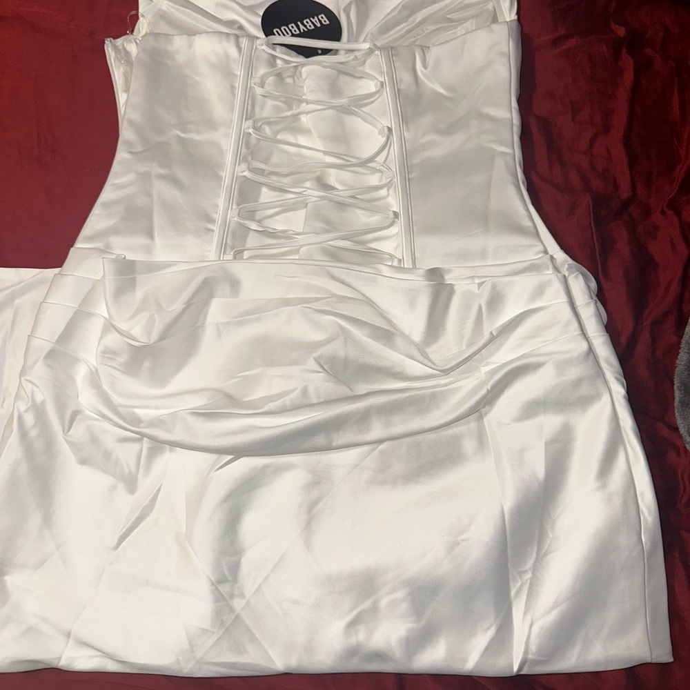 Elegant White Strapless Dress - Picture 7 of 8